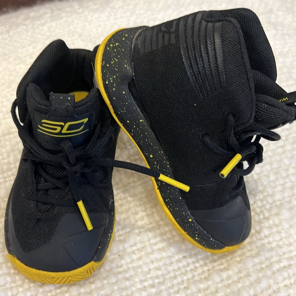 Under Armour Toddler Shoes size 6